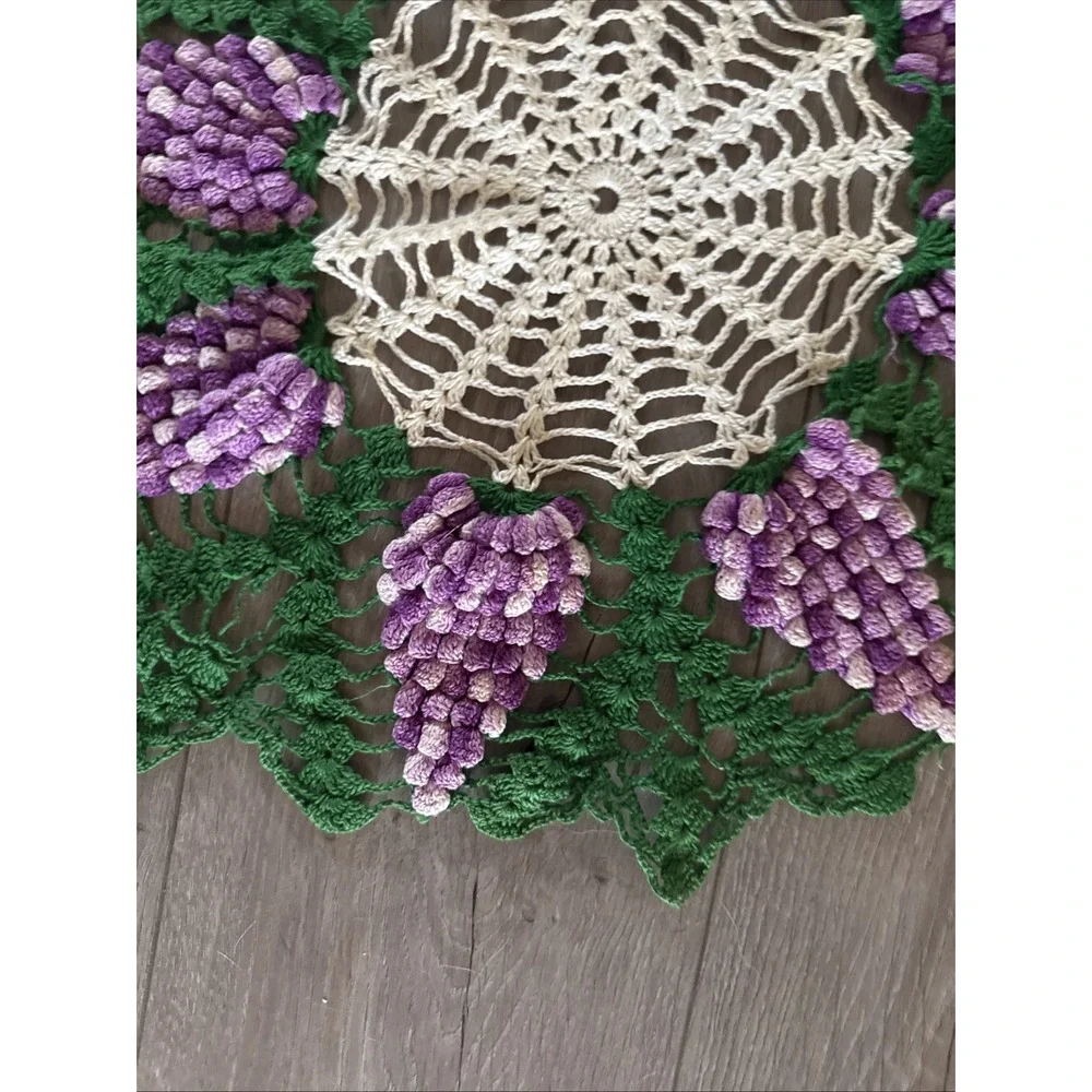 Vintage Grape Doillie Doily‎ Raised Garage Handmade Crochet White Green Purple